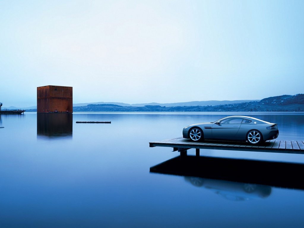 Aston Martin красивое обои