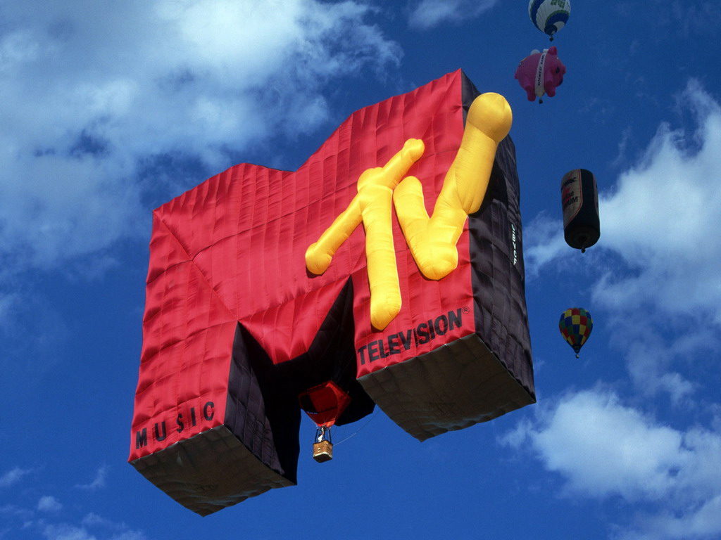 MTV - шар летит в облаках обои