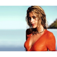 Ana Beatriz Barros ,     