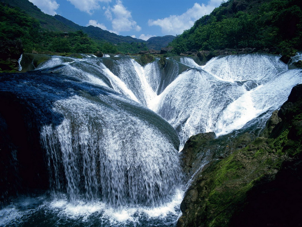 Большие водопады в долине - обои