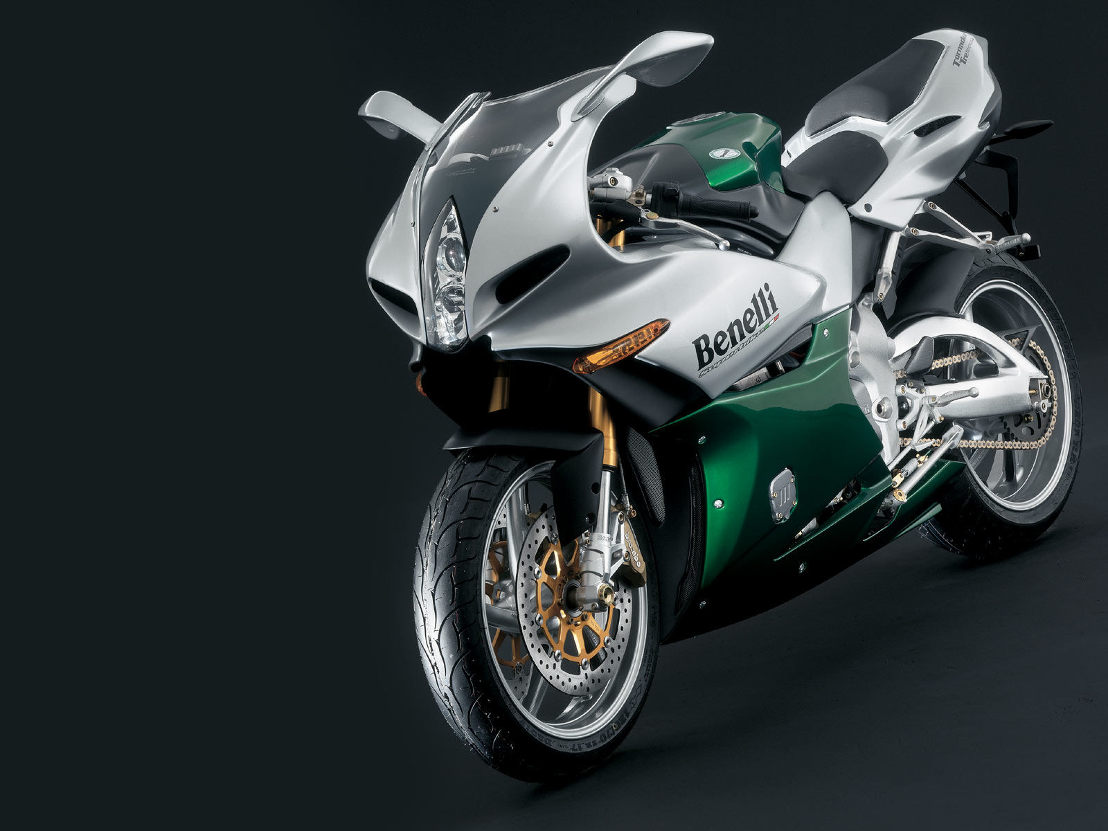 Серебристо-зелёный мотоцикл Benelli обои