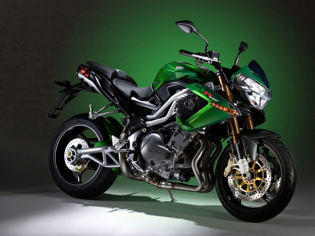 Чёрно-зелёный мотоцикл Benelli обои