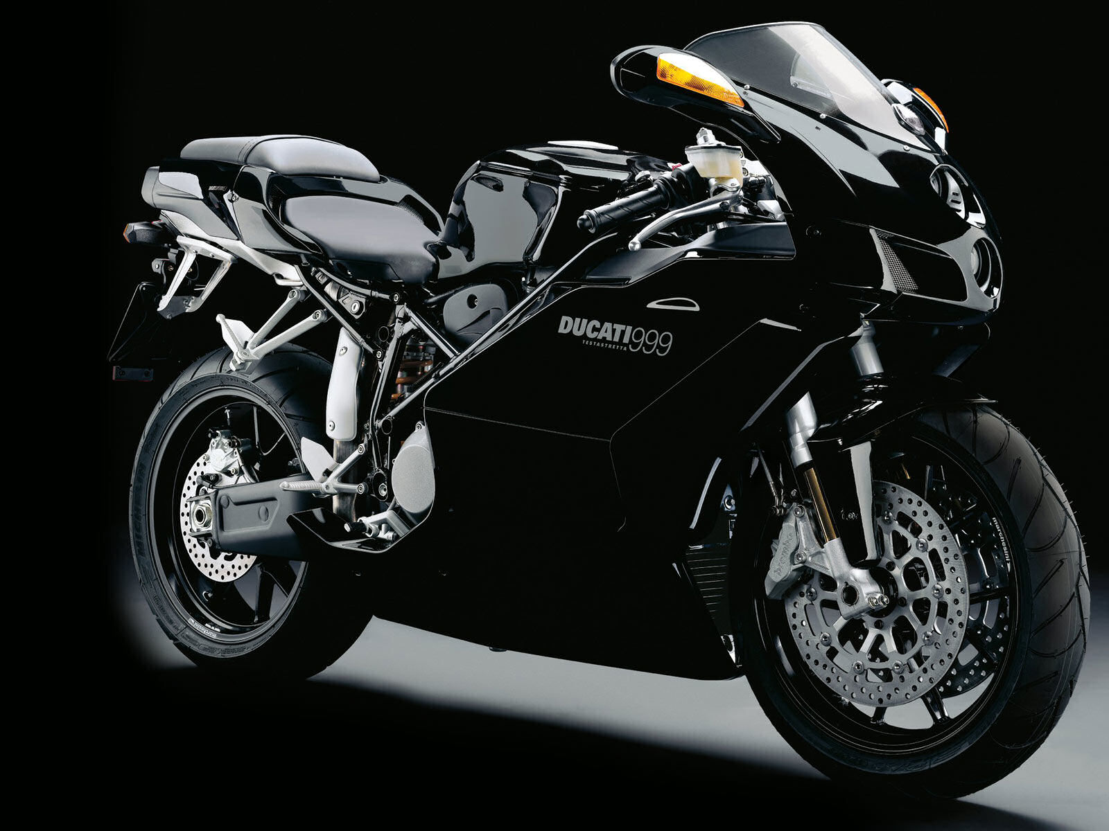 Чёрный хромированный и блестящим спортивный байк Ducati 999, красивые обои