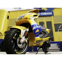 Yamaha Aerox Race Replica у автосервиса, картинки и обои - оформление рабочего стола