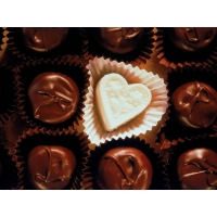 Белая шоколадка из сердца - картинки и новые обои на рабочий стол, тема - еда