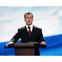 Медведев толкает речь - новейшие обои