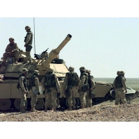 Танк M1A1 и американсие солдаты, обои и картинки на красивый рабочий стол
