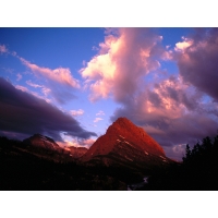 Вечернее небо над каменной горой - красивое фото на рабочий стол и картинки